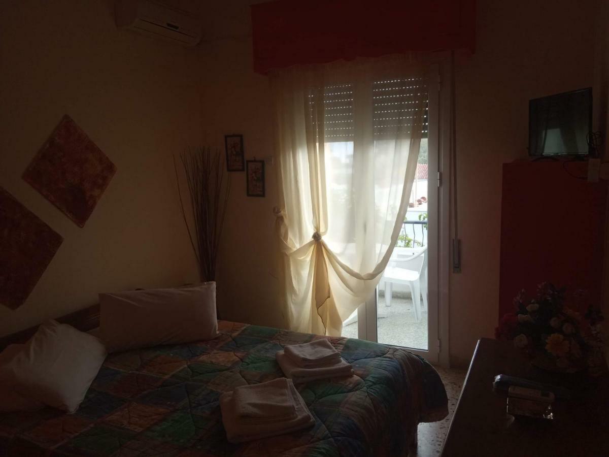 Captain'S Rooms Aegina ภายนอก รูปภาพ